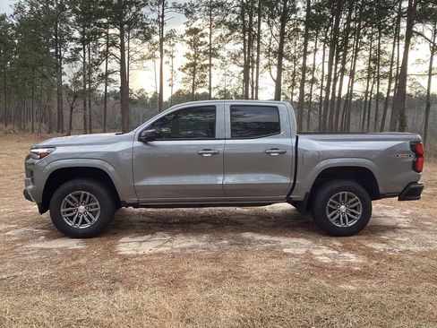 New 2025 Chevrolet Colorado LT w/ LT Convenience Package AWD/4WD image 2