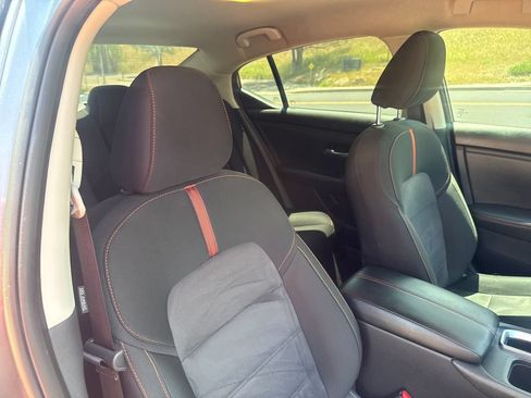 Used 2025 Nissan Sentra SR FWD image 32
