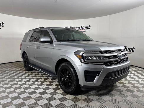 Used 2022 Ford Expedition XLT RWD image 3