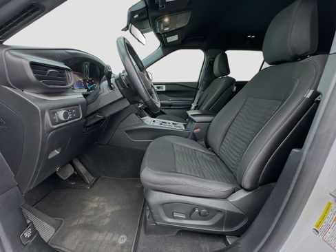 Used 2020 Ford Explorer XLT RWD image 13