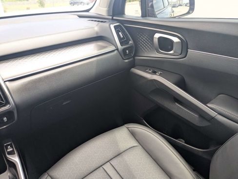 Used 2022 Kia Sorento S w/ Panoramic Sunroof Package FWD image 17