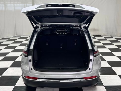 New 2025 Jeep Grand Cherokee Limited w/ Trailer Tow Package image 10