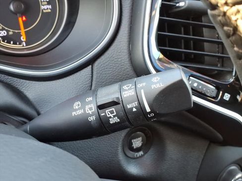 Used 2019 Jeep Cherokee Limited image 22