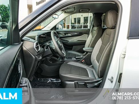 Used 2025 Chevrolet TrailBlazer LT AWD/4WD image 18