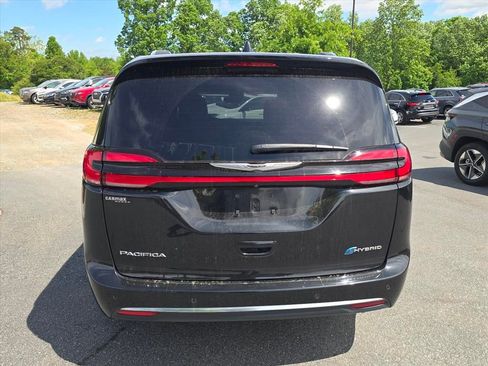 Used 2022 Chrysler Pacifica Pinnacle FWD image 4