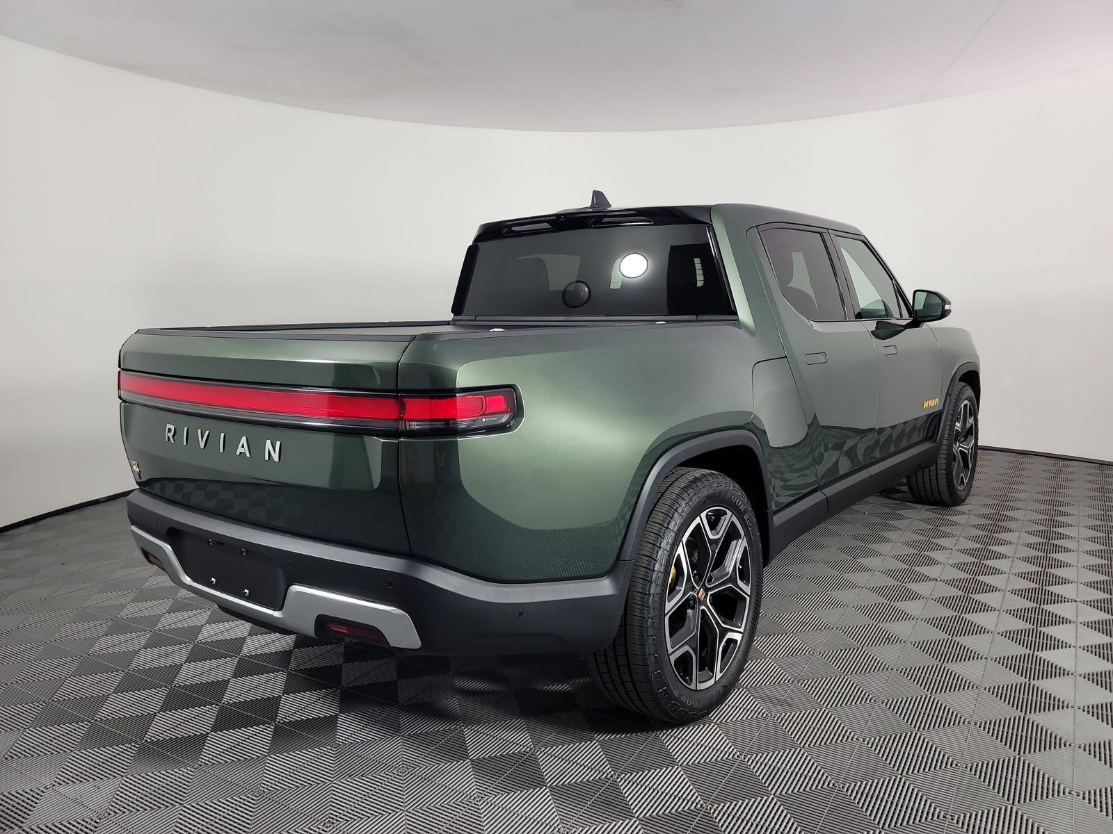 Used 2023 Rivian R1T Launch Edition AWD/4WD image 5