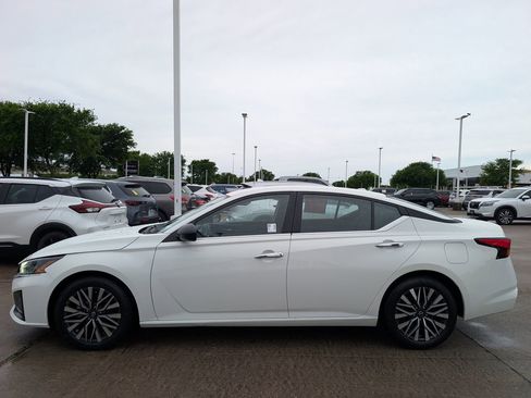 Certified 2025 Nissan Altima 2.5 SV image 3