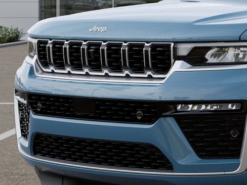 New 2026 Jeep Grand Cherokee Summit w/ MOPAR Finishing Package AWD/4WD image 37