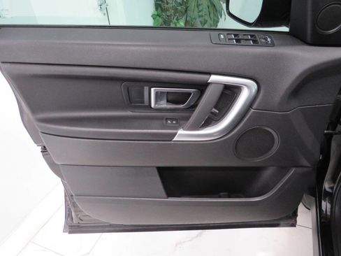 Used 2018 Land Rover Discovery Sport SE image 26