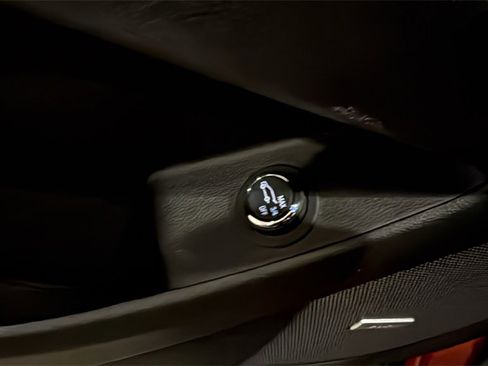 Used 2023 Chevrolet Traverse RS image 24