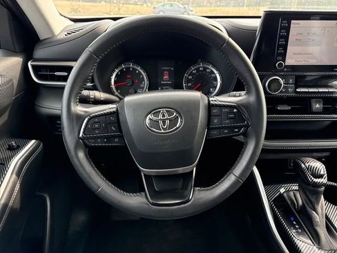 Used 2022 Toyota Highlander LE image 21
