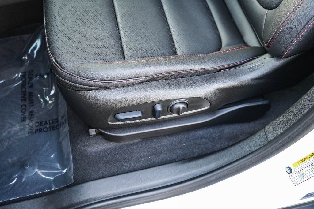 Used 2027 Chevrolet Bolt RS FWD image 20