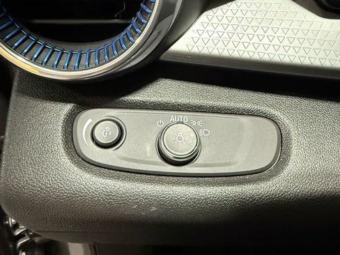 Certified 2025 Chevrolet Trax LT w/ LT Convenience Package image 26