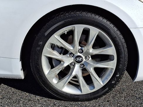 Used 2016 Hyundai Genesis 3.8 image 9