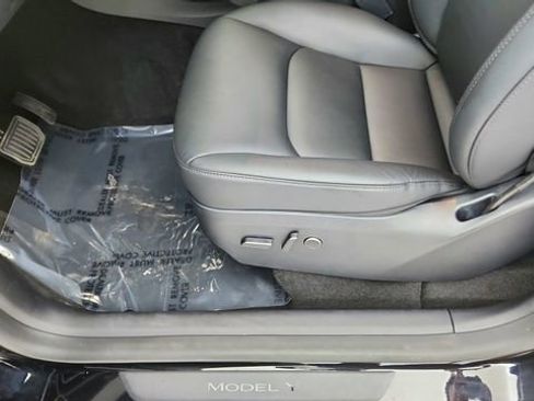 Used 2024 Tesla Model Y Long Range image 32