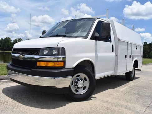 Used 2017 Chevrolet Express 3500 RWD image 1