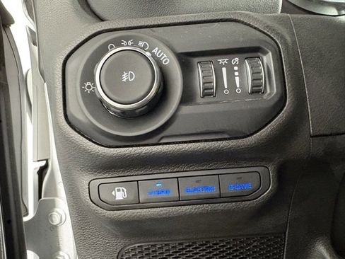 Used 2022 Jeep Wrangler Unlimited Sahara w/ Cold Weather Group image 18