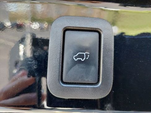 Used 2017 Toyota Highlander Limited image 41