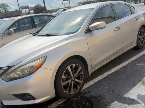Used 2017 Nissan Altima 2.5 SR FWD image 10