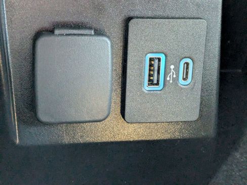 Used 2022 Ford Explorer XLT w/ Equipment Group 202A image 26