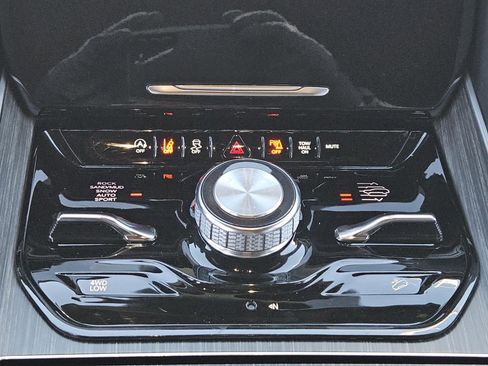 Used 2023 Jeep Wagoneer Series III w/ Preferred Equipment Group image 12