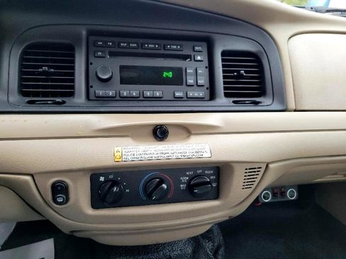 Used 2011 Ford Crown Victoria Police Interceptor w/ Comfort & Convenience Group image 40