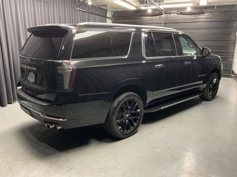 Used 2025 Chevrolet Suburban Premier AWD/4WD image 7