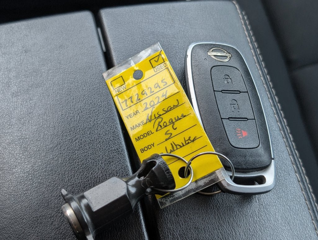 Used 2024 Nissan Rogue S AWD/4WD image 30