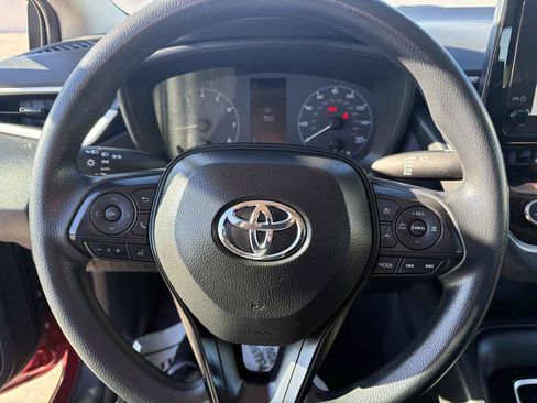 Used 2025 Toyota Corolla LE image 21