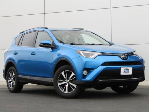 Used 2017 Toyota RAV4 XLE image 1