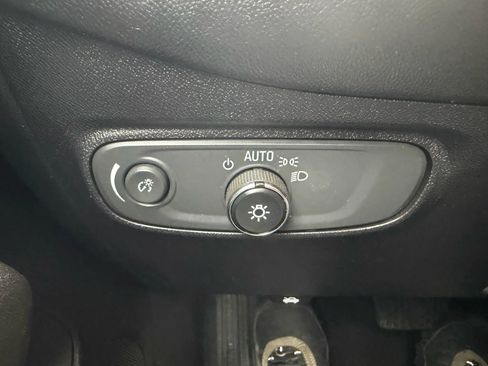 Used 2018 Chevrolet Equinox LT AWD/4WD image 17