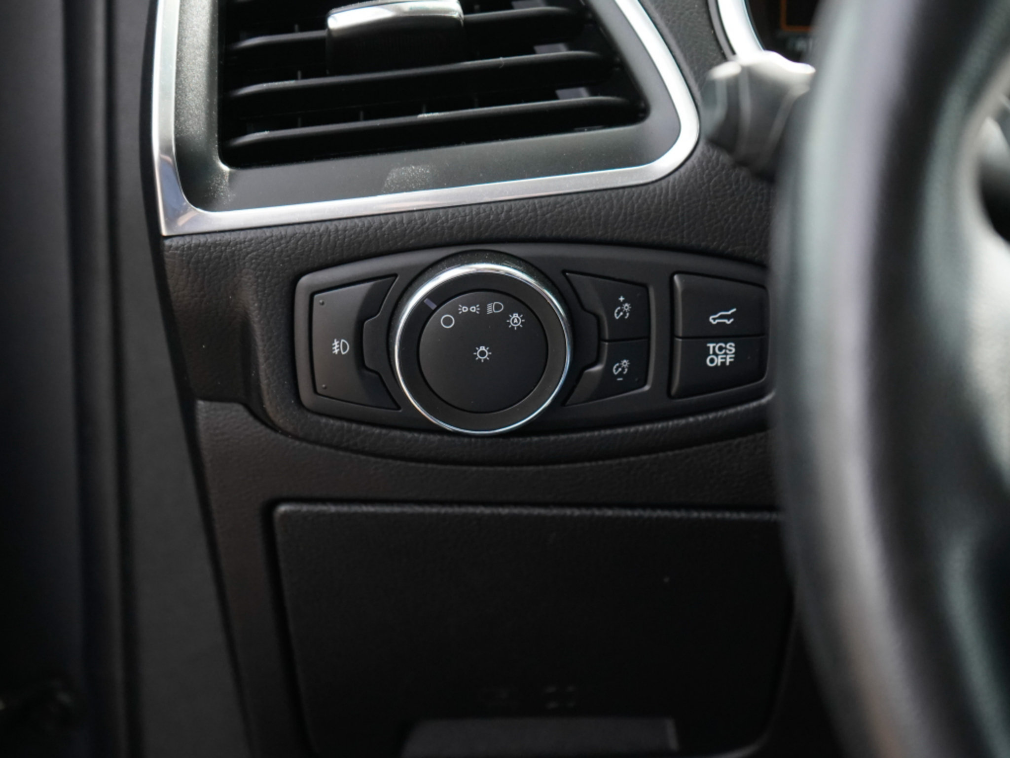 Used 2021 Ford Edge Titanium FWD image 16