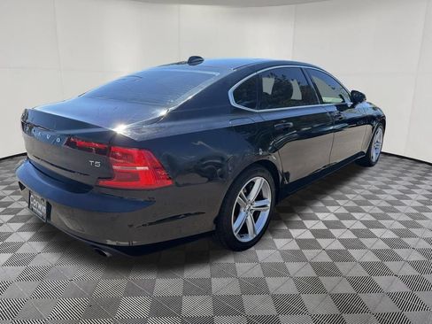 Used 2018 Volvo S90 T5 Momentum w/ Convenience Package FWD image 7