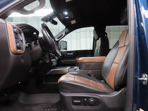 Used 2023 Chevrolet Silverado 2500 High Country w/ Z71 Off-Road Package image 9