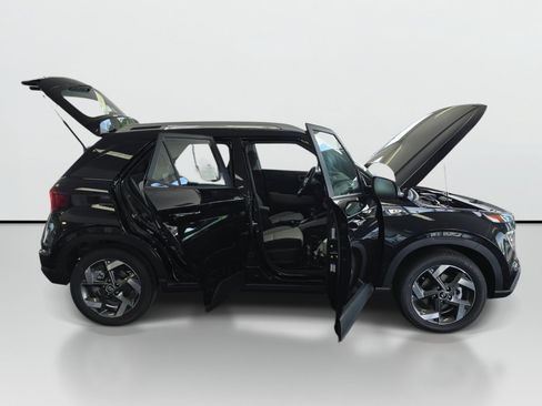 New 2026 Hyundai Venue SEL FWD image 9