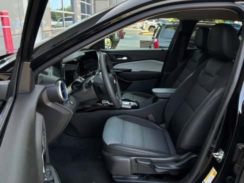 Used 2025 Chevrolet Trax LT FWD image 10