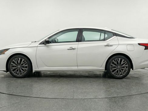 Used 2025 Nissan Altima 2.5 SV image 5
