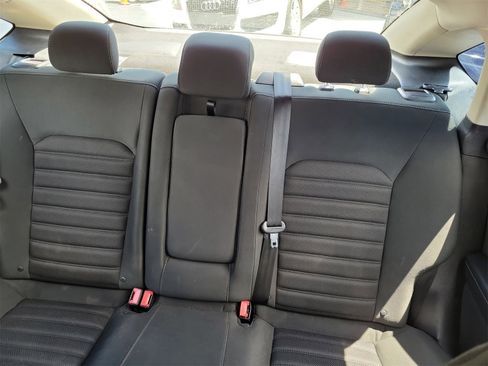 Used 2018 Ford Fusion SE w/ Fusion SE Technology Package image 12