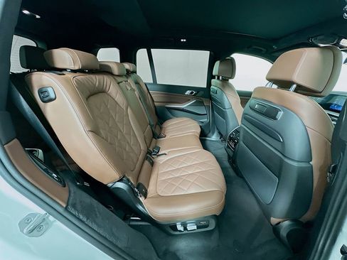 Used 2025 BMW X7 xDrive40i w/ Premium Package image 28