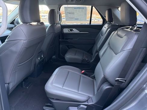 New 2026 Ford Explorer Active w/ Active Comfort Package image 9