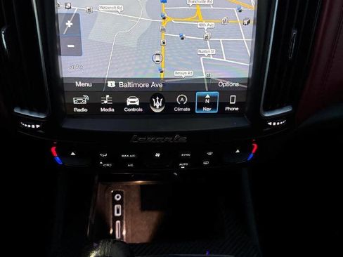 Used 2018 Maserati Levante image 23