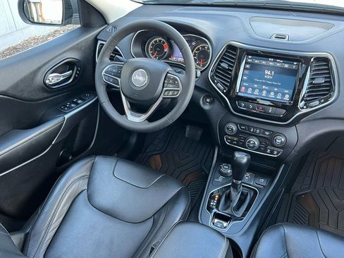 Used 2021 Jeep Cherokee Limited image 22