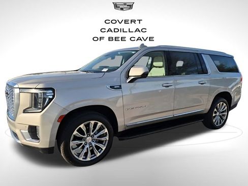 Used 2023 GMC Yukon XL Denali image 3