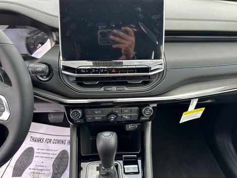 New 2026 Jeep Compass Latitude image 11