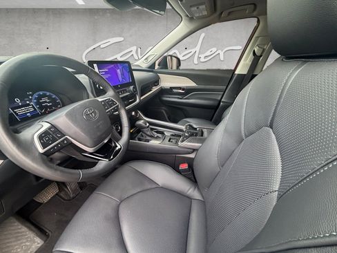 Used 2025 Toyota Grand Highlander AWD Hybrid image 23