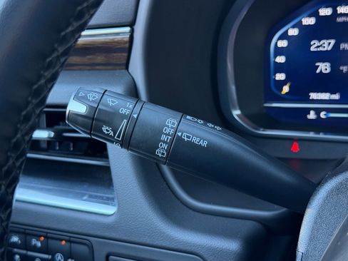 Used 2023 Chevrolet Suburban Premier image 23