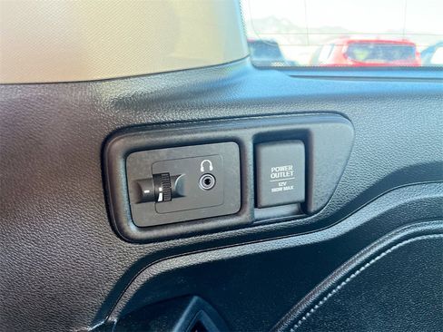 Used 2023 Honda Odyssey Elite image 40