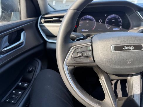 Used 2023 Jeep Grand Cherokee L Laredo w/ Luxury Tech Group I RWD image 7
