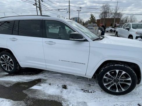 Used 2021 Jeep Grand Cherokee L Overland w/ Luxury Tech Group IV image 3