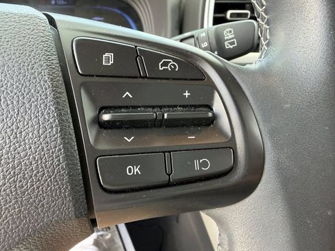 Used 2024 Hyundai Venue SEL FWD image 16